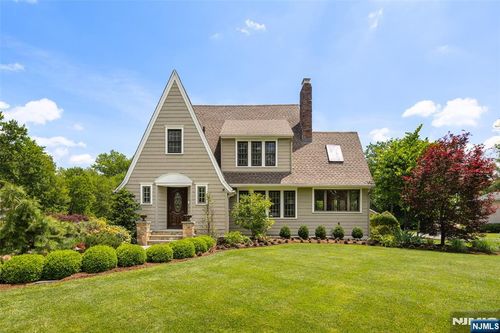 225 Walnut St, Livingston, NJ, 07039-5007 | Card Image