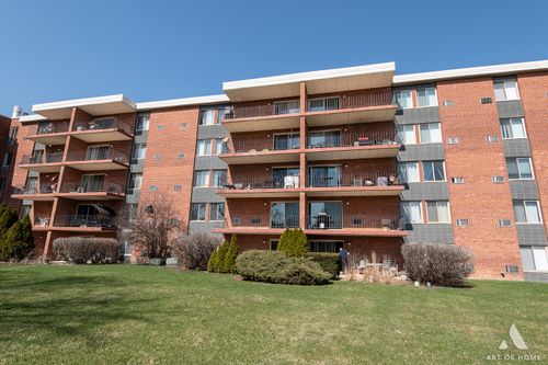 apt-205n-18 E Old Willow Rd, Prospect Heights, IL, 60070-1923 | Card Image