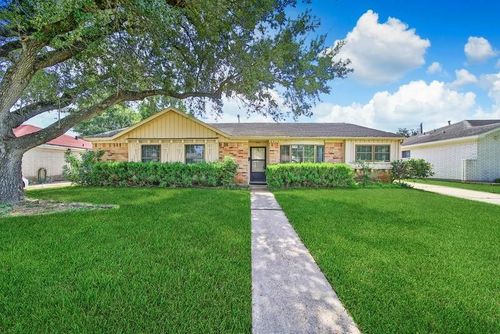 8919 Sharpcrest St, Houston, TX, 77036-6135 | Card Image