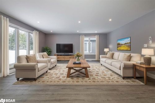 145 Pine St, Gravenhurst, ON, P1P1B1 | Card Image