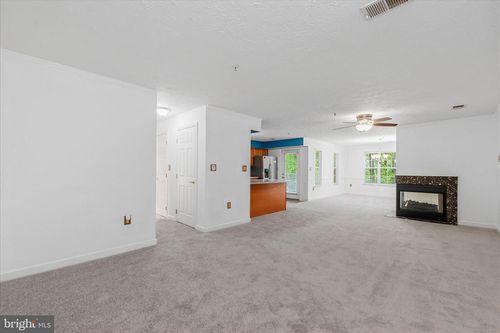 302-631 Admiral Dr, ANNAPOLIS, MD, 21401-8150 | Card Image