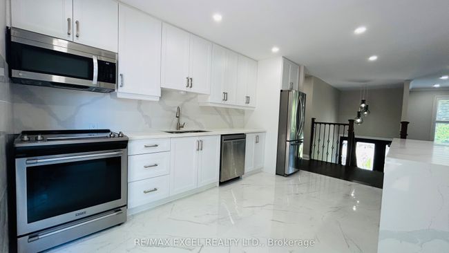 9 Ingram Crt, House other with 3 bedrooms, 2 bathrooms and 2 parking in Whitby ON | Image 6