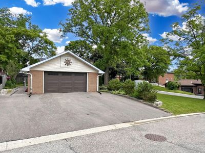 64 Joseph St, House other with 3 bedrooms, 2 bathrooms and 6 parking in Markham ON | Image 2