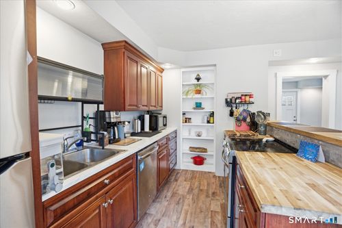 67 Pomfret St, Putnam, CT, 06260-1804 | Card Image