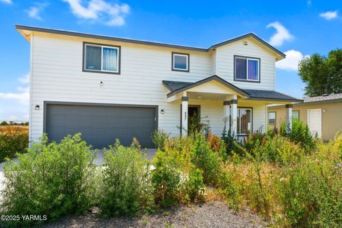 807 S 6th St, Mabton, WA, 98935-9517 | Card Image