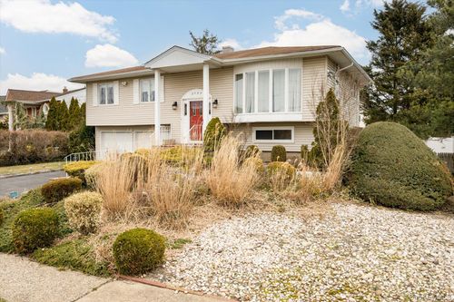 2959 Clubhouse Rd, Merrick, NY, 11566-4807 | Card Image