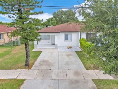 10255 Sw 179th St, House other with 3 bedrooms, 2 bathrooms and null parking in Miami FL | Image 3