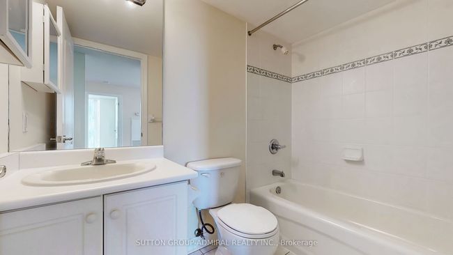 204 - 60 Disera Dr, Condo with 2 bedrooms, 2 bathrooms and null parking in Vaughan ON | Image 36