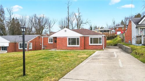 811 Everglade Dr, Elizabeth Twp, PA, 15135-2201 | Card Image