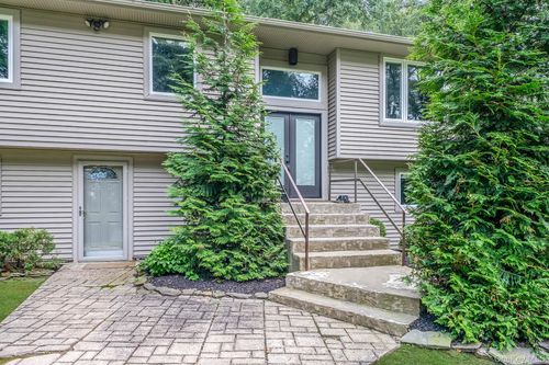25 Blanchard Dr, Northport, NY, 11768-1203 | Card Image