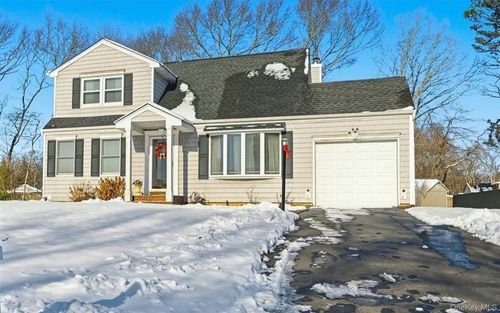 7 Herdman Ct, Middle Island, NY, 11953-2112 | Card Image