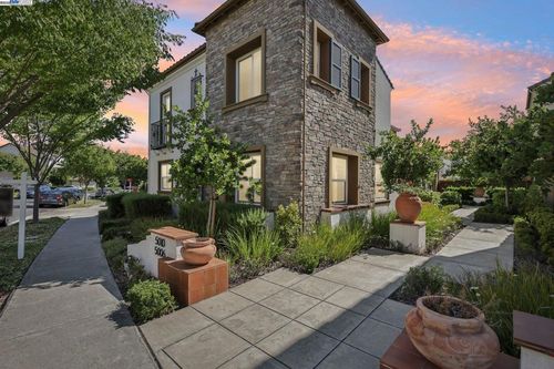 5010 Barrenstar Way, San Ramon, CA, 94582-5892 | Card Image