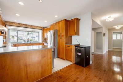 1610 Hemlock Pl, House other with 5 bedrooms, 3 bathrooms and 5 parking in Port Moody BC | Image 3