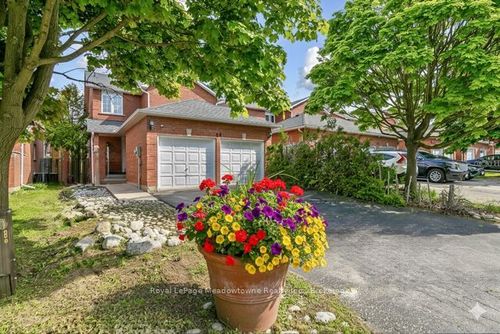 44 Corbett St, Cambridge, ON, N1T1V5 | Card Image