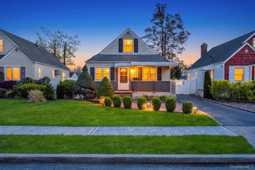 126 New York Ave, West Hempstead, NY, 11552-1323 | Card Image