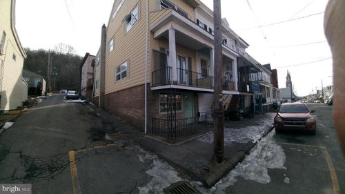 438 E Mahanoy St, MAHANOY CITY, PA, 17948-2809 | Card Image
