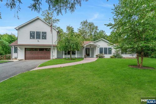 2 Reid Ct, Mahwah, NJ, 07430-1355 | Card Image