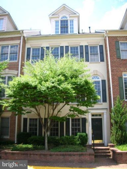 1652 Colonial Hills Dr, MCLEAN, VA, 22102-2949 | Card Image