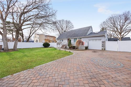 50 S 30th Street, Babylon, NY, 11785 | Card Image