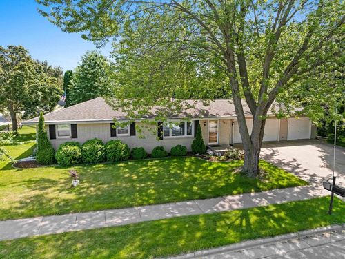 707 E Florida Avenue, LITTLE CHUTE, WI, 54140 | Card Image