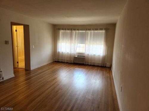 a-5-565 Grove St, Clifton, NJ, 07013-3161 | Card Image