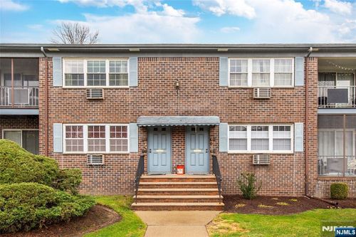 580 Bloomfield, West Caldwell, NJ, 07006 | Card Image