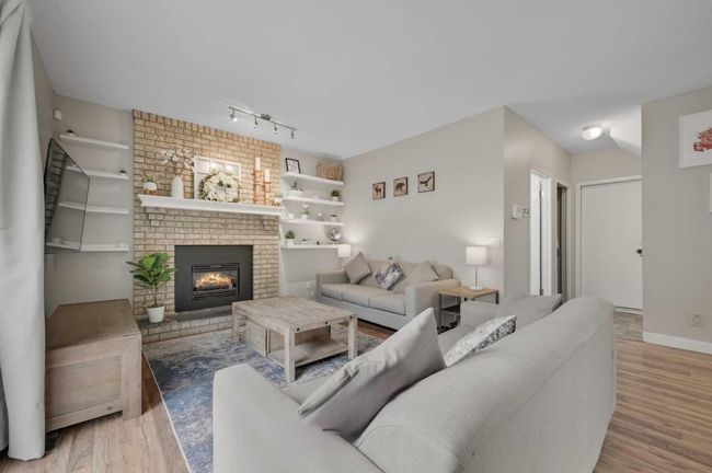 2815 Signal Hill Dr Sw, House other with 3 bedrooms, 3 bathrooms and 4 parking in Calgary AB | Image 9