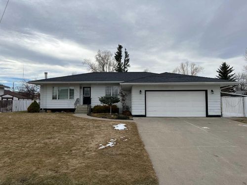 133 7 Street W, Home with 4 bedrooms, 3 bathrooms and 4 parking in Cardston AB | Card Image