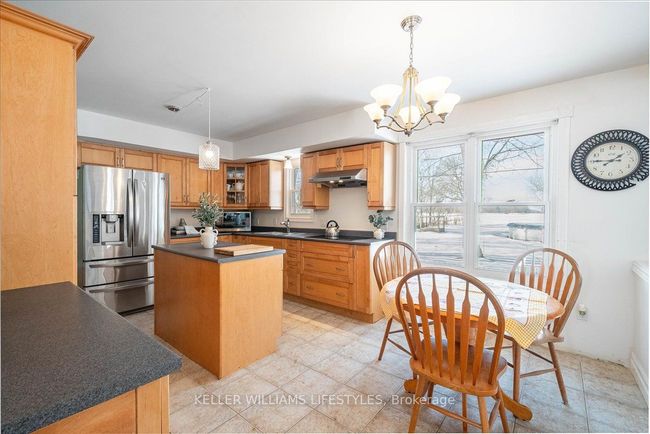 2752 Longwoods Rd, House other with 3 bedrooms, 3 bathrooms and 5 parking in Glencoe ON | Image 4