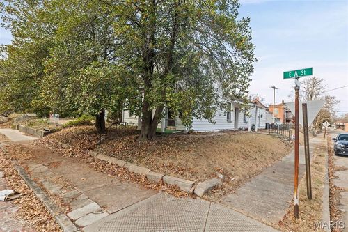 619 E A St, Belleville, IL, 62220-3916 | Card Image