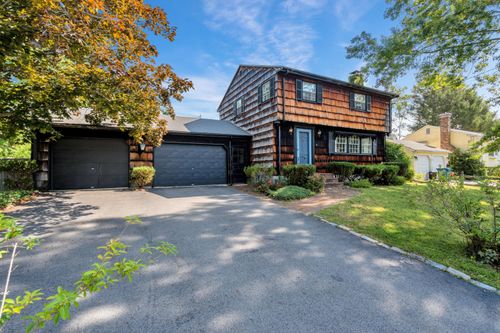 37 Longwood Dr, Portland, ME, 04102-1523 | Card Image