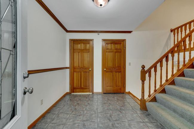 large foyer | Image 10