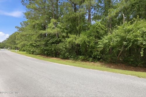 1112 Barkentine Dr, New Bern, NC, 28560-7147 | Card Image