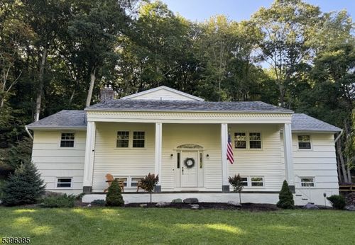 7 Kentbrook Ter, Kinnelon, NJ, 07405-2215 | Card Image