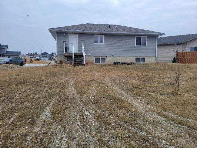 5213 52 A Avenue, Home with 3 bedrooms, 1 bathrooms and 4 parking in Valleyview AB | Image 4
