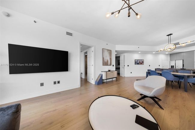 APT-707 - 16001 Collins Ave, Condo with 3 bedrooms, 3 bathrooms and null parking in Sunny Isles Beach FL | Image 11