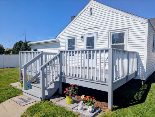 1609 W Main Rd, Middletown, RI, 02842-4532 | Card Image