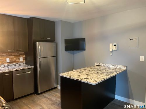 304-20 Outlook Ave, West Hartford, CT, 06119-1443 | Card Image