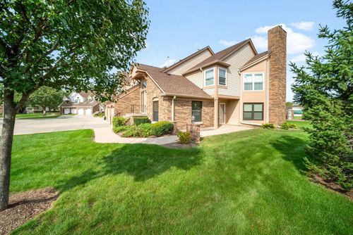 2 Willow Parkway, Buffalo Grove, IL, 60089 | Card Image