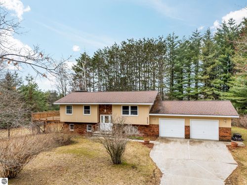 2230 S 43 1/2 Rd, Cadillac, MI, 49601-9105 | Card Image