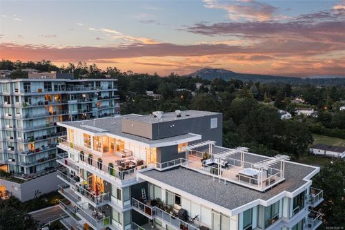 ph902-4009 Rainbow St, Victoria, BC, V8X2A8 | Card Image