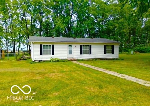932 N Oregon St, Shelburn, IN, 47879-8377 | Card Image