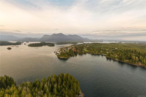 210 Campbell St, Tofino, BC, V0R2Z0 | Card Image