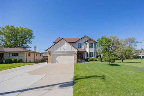 15991 Toulouse, Fraser, MI, 48026-2397 | Card Image