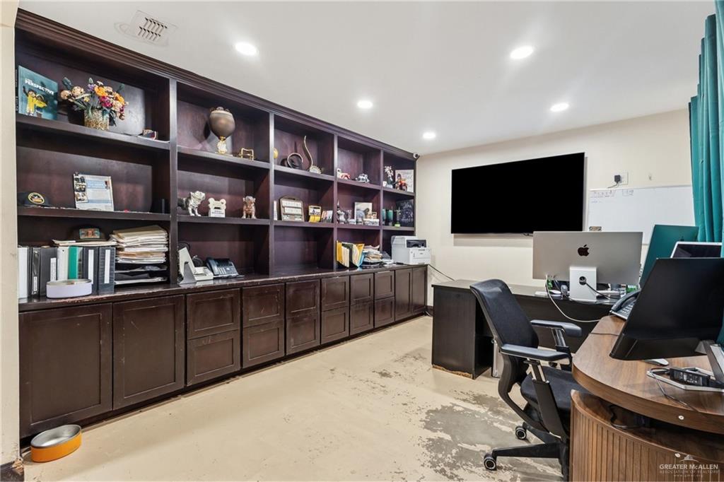 Commercial Sale in San Benito