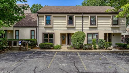 e2-988 Som Center Rd, Mayfield Hts, OH, 44143-3525 | Card Image