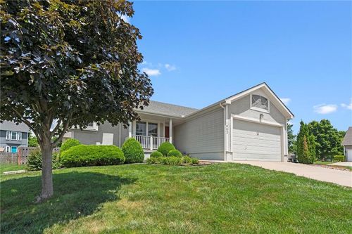 1002 W Howard Pl, Louisburg, KS, 66053-8165 | Card Image