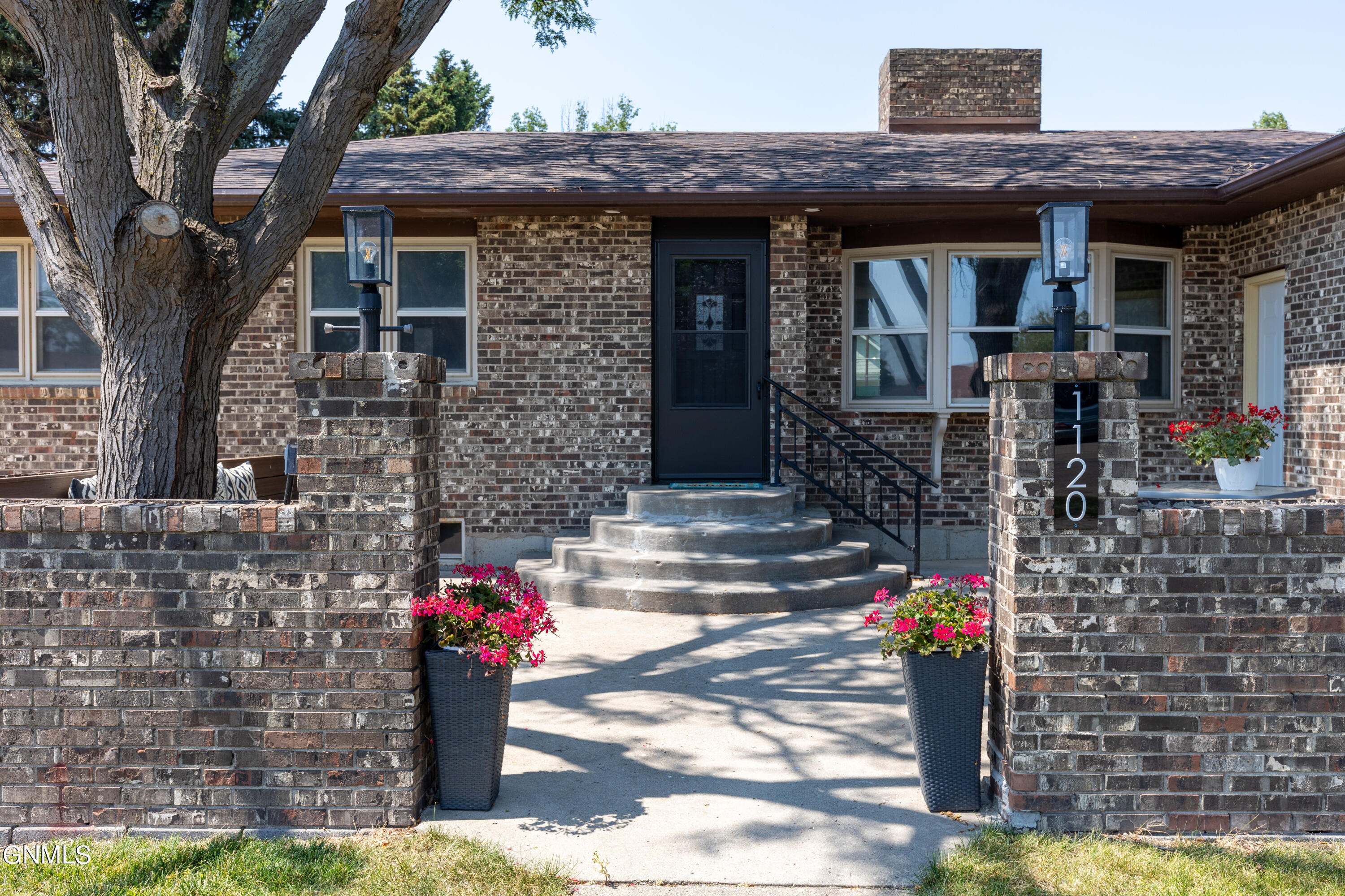 Columbia Dr, Bismarck, ND 58504