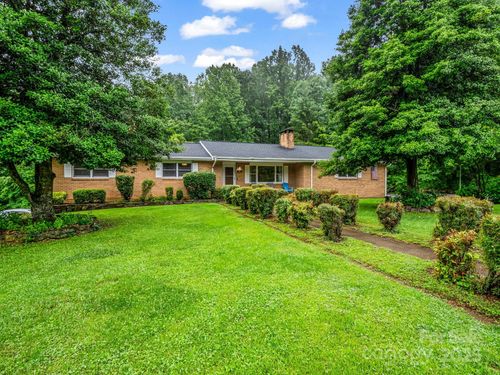 989 Mine Gap Rd, Zirconia, NC, 28790-8809 | Card Image