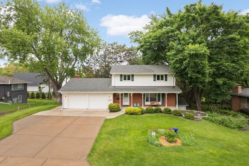 1624 Saint Croix Cir, Golden Valley, MN, 55422-4524 | Card Image